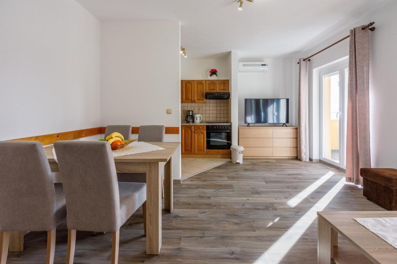 Apartments Kulas Novi Vinodolski Exterior photo